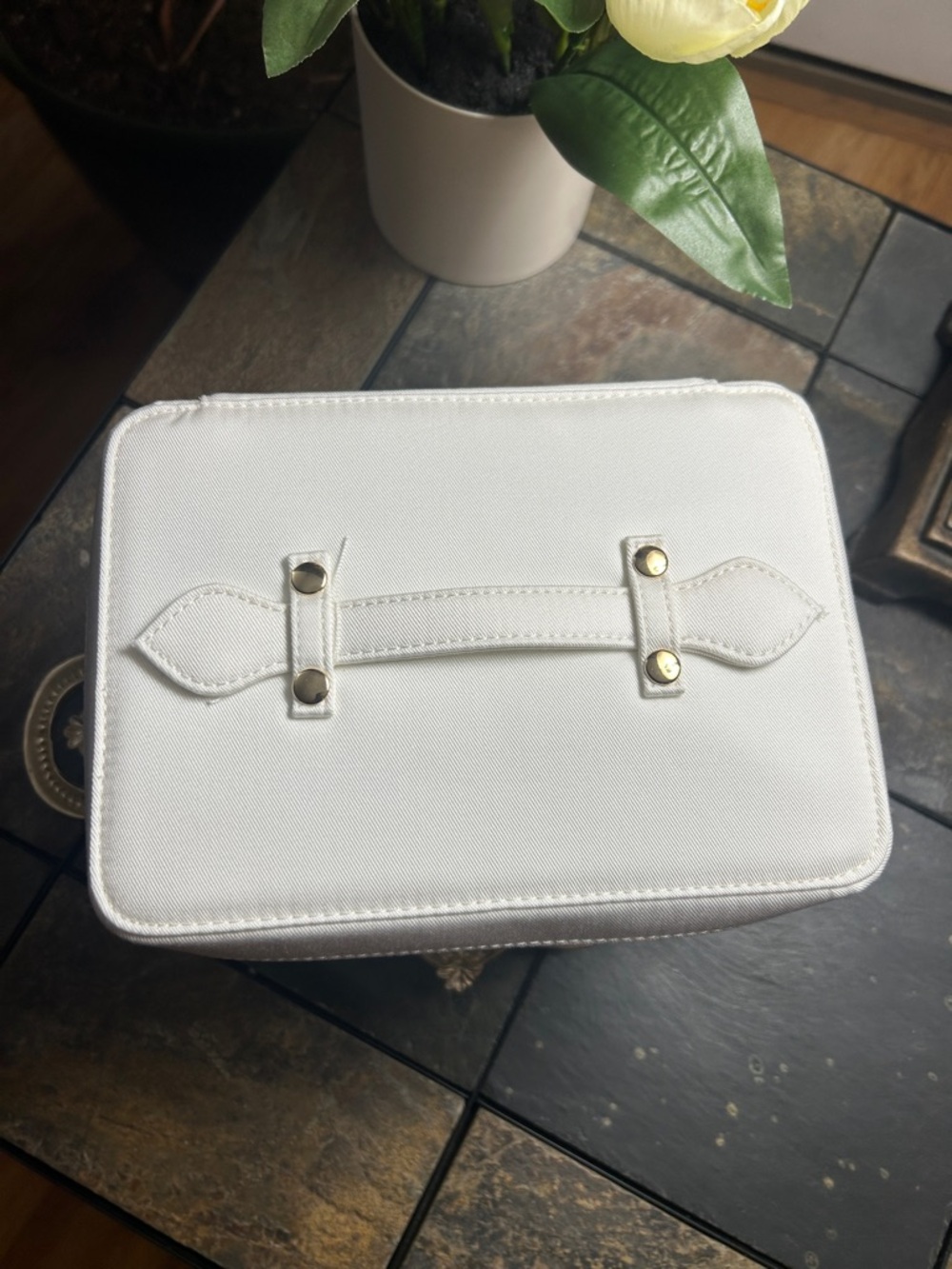 DIOR Cream Vanity Case with Gold Emblem - NEW - Picture 2 of 9